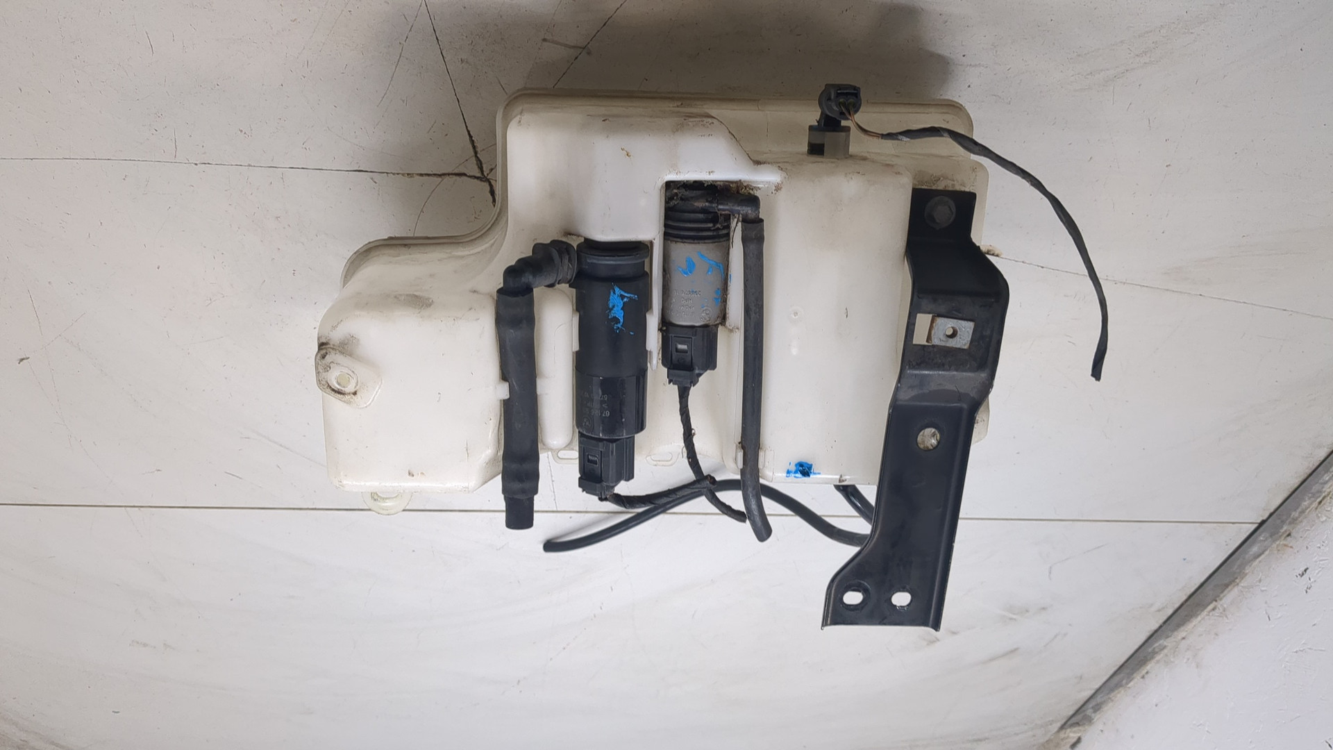 Бачок омывателя лобового стекла