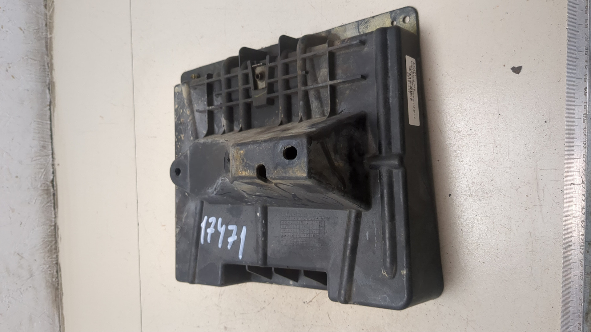 Площадка под аккумулятор (АКБ)