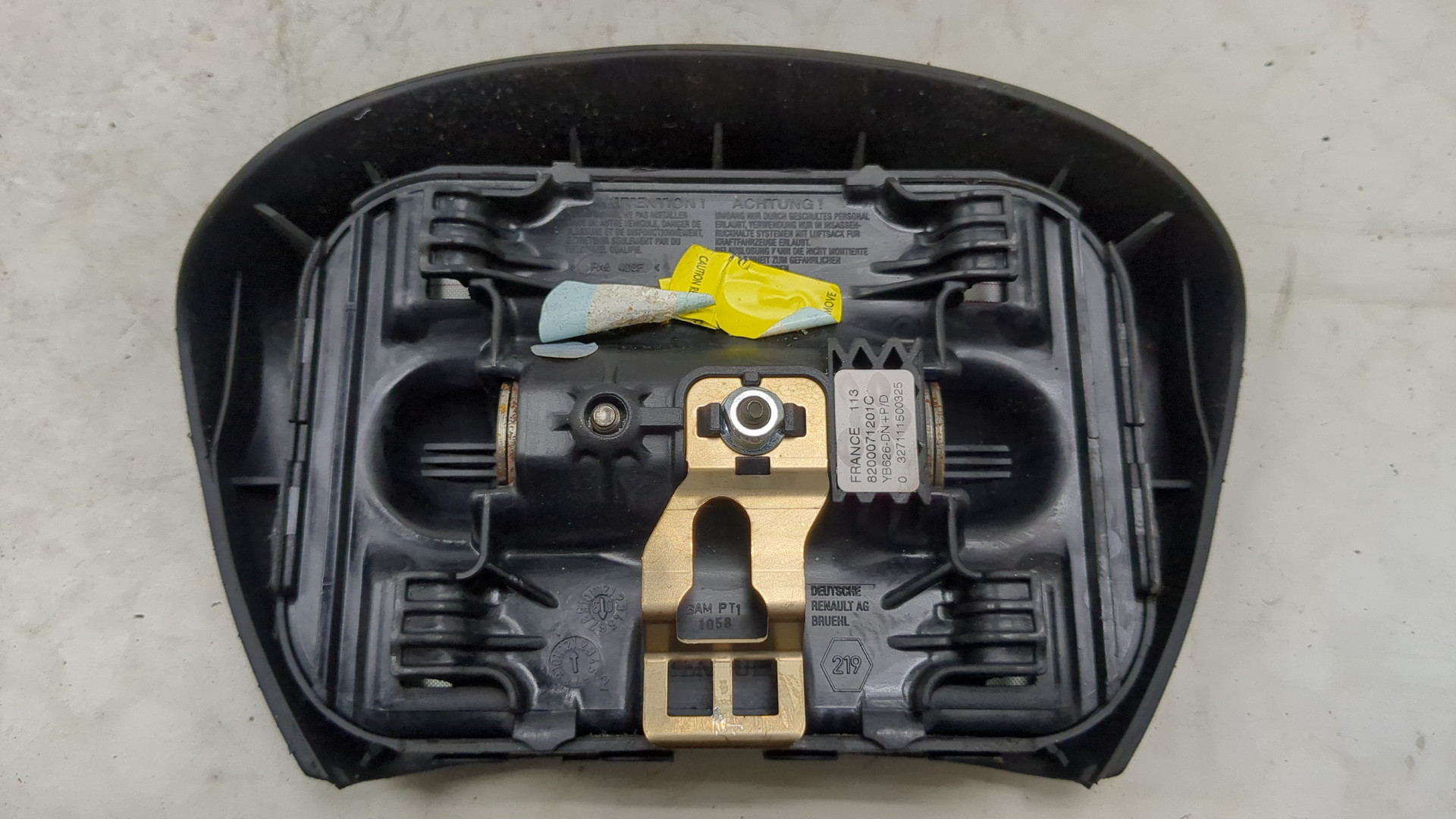 Подушка безопасности в рулевое колесо