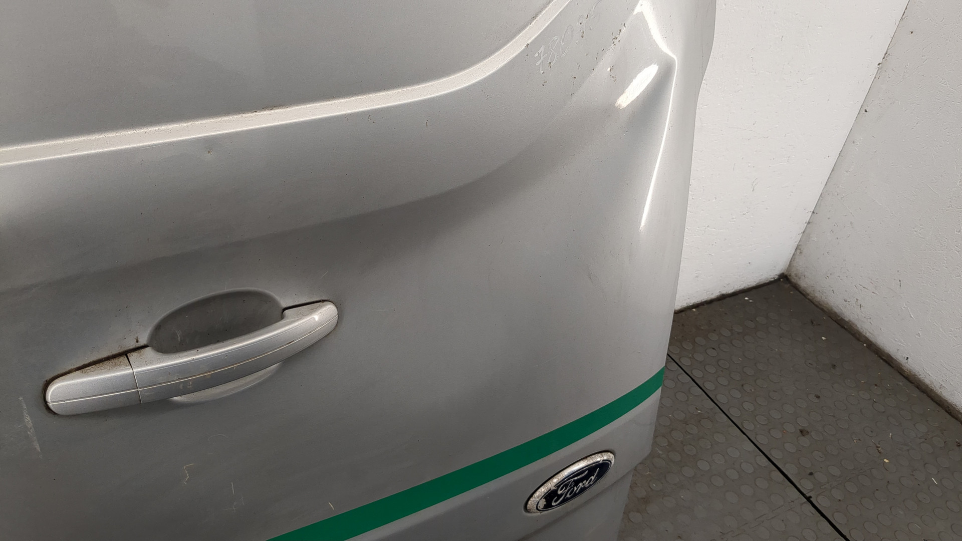 Дверь багажника правая