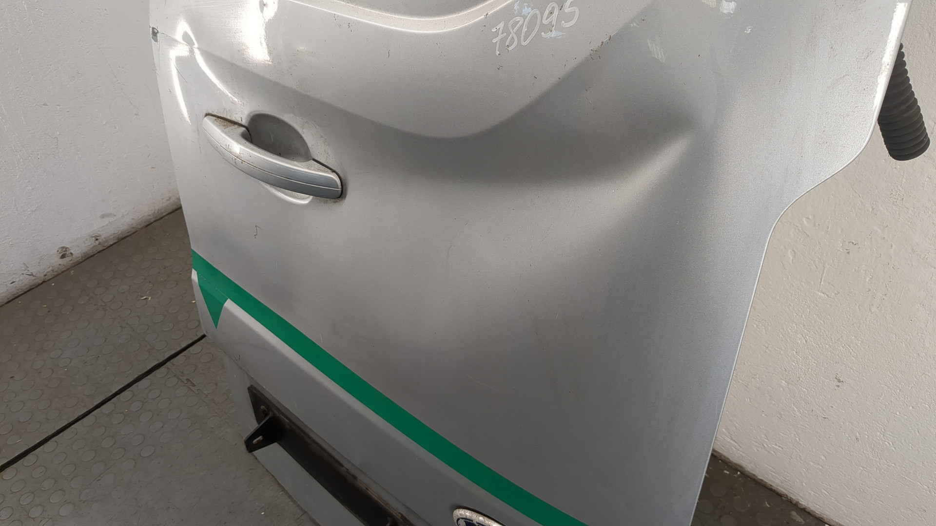 Дверь багажника правая