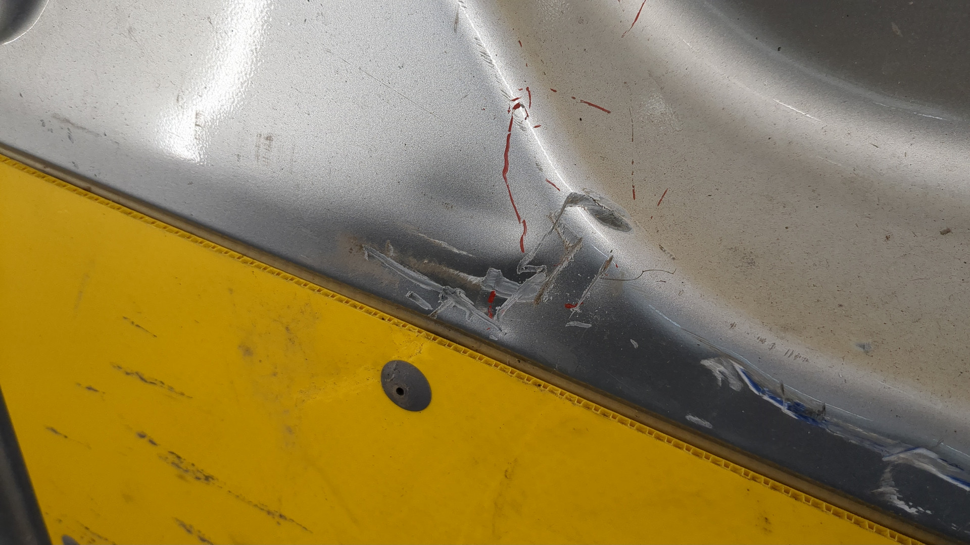 Дверь багажника правая