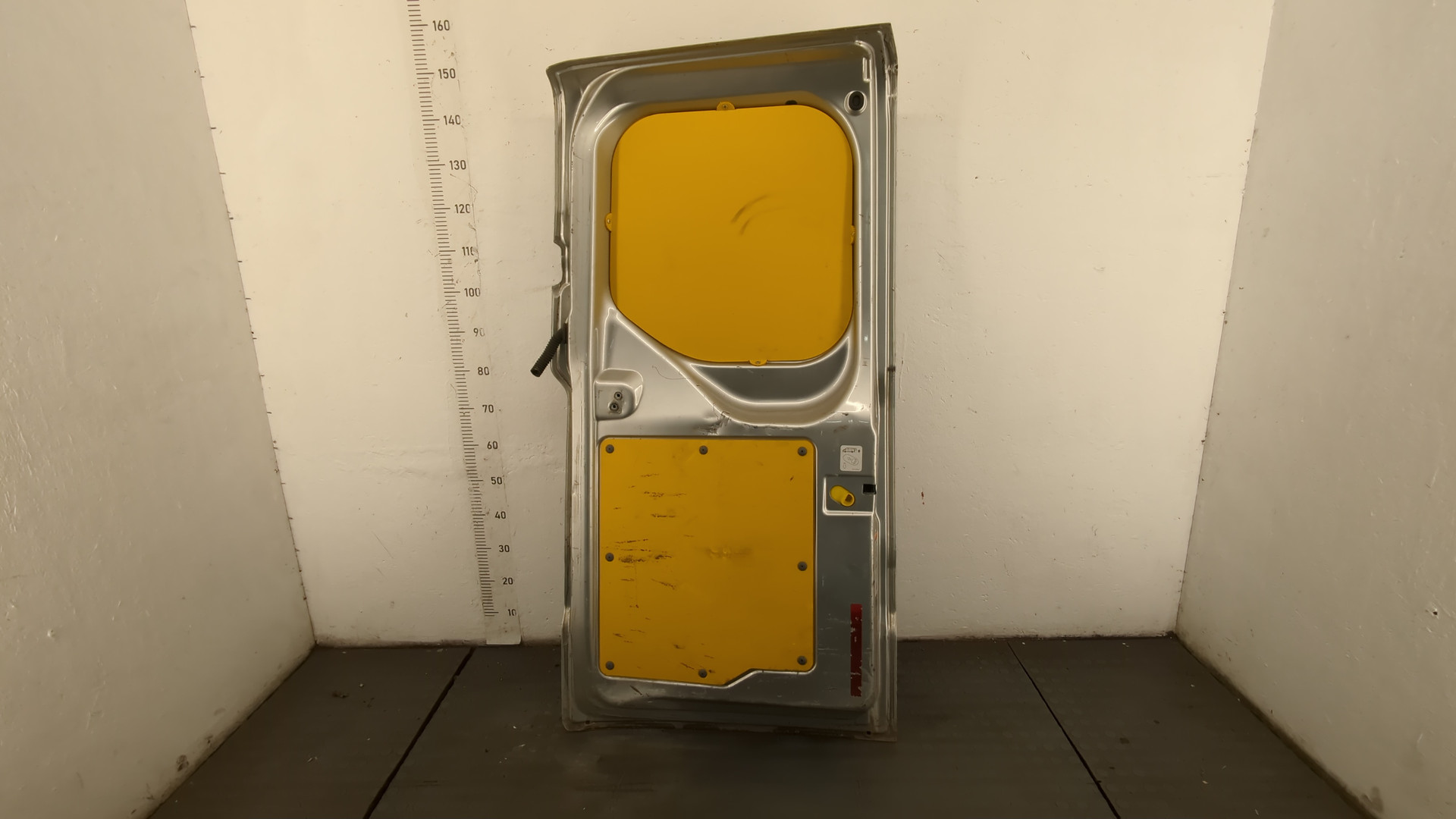 Дверь багажника правая