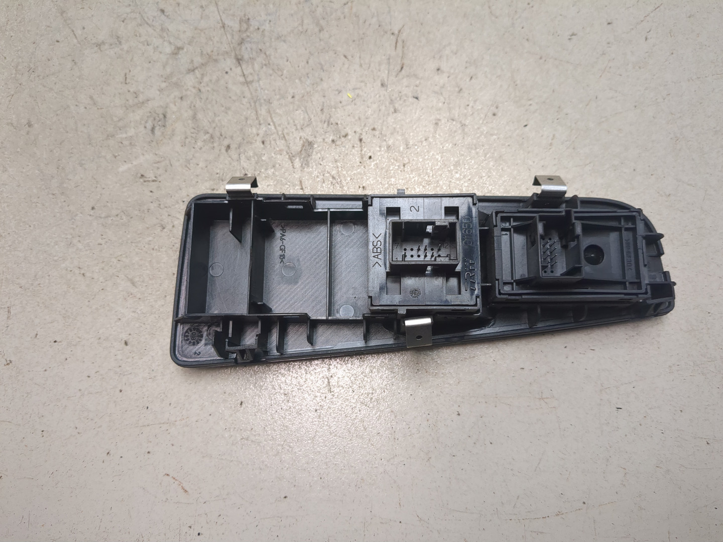 Кнопка стеклоподъемника