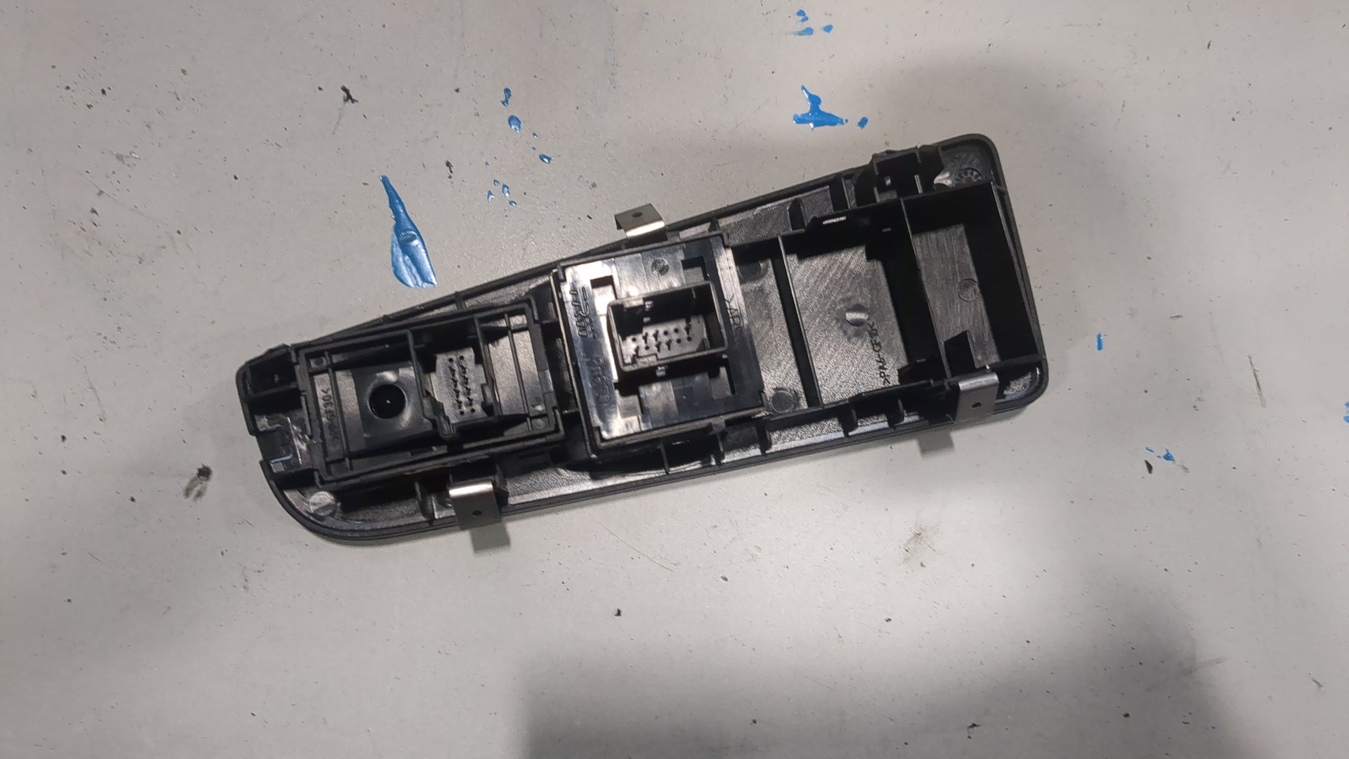 Кнопка стеклоподъемника