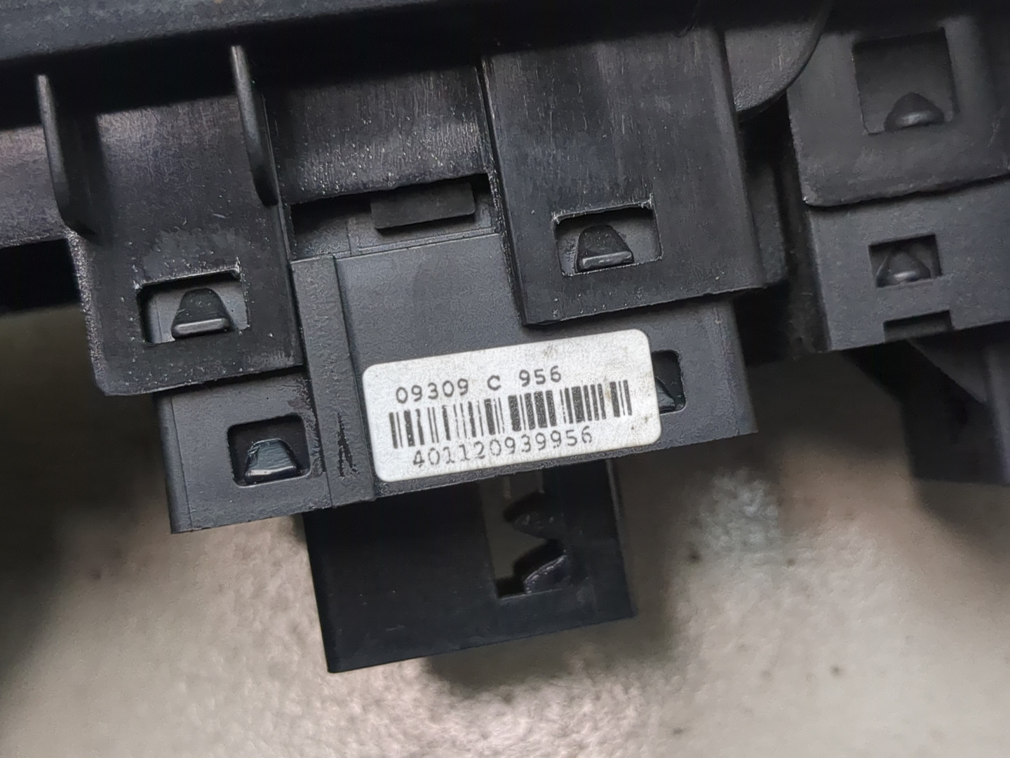 Кнопка стеклоподъемника