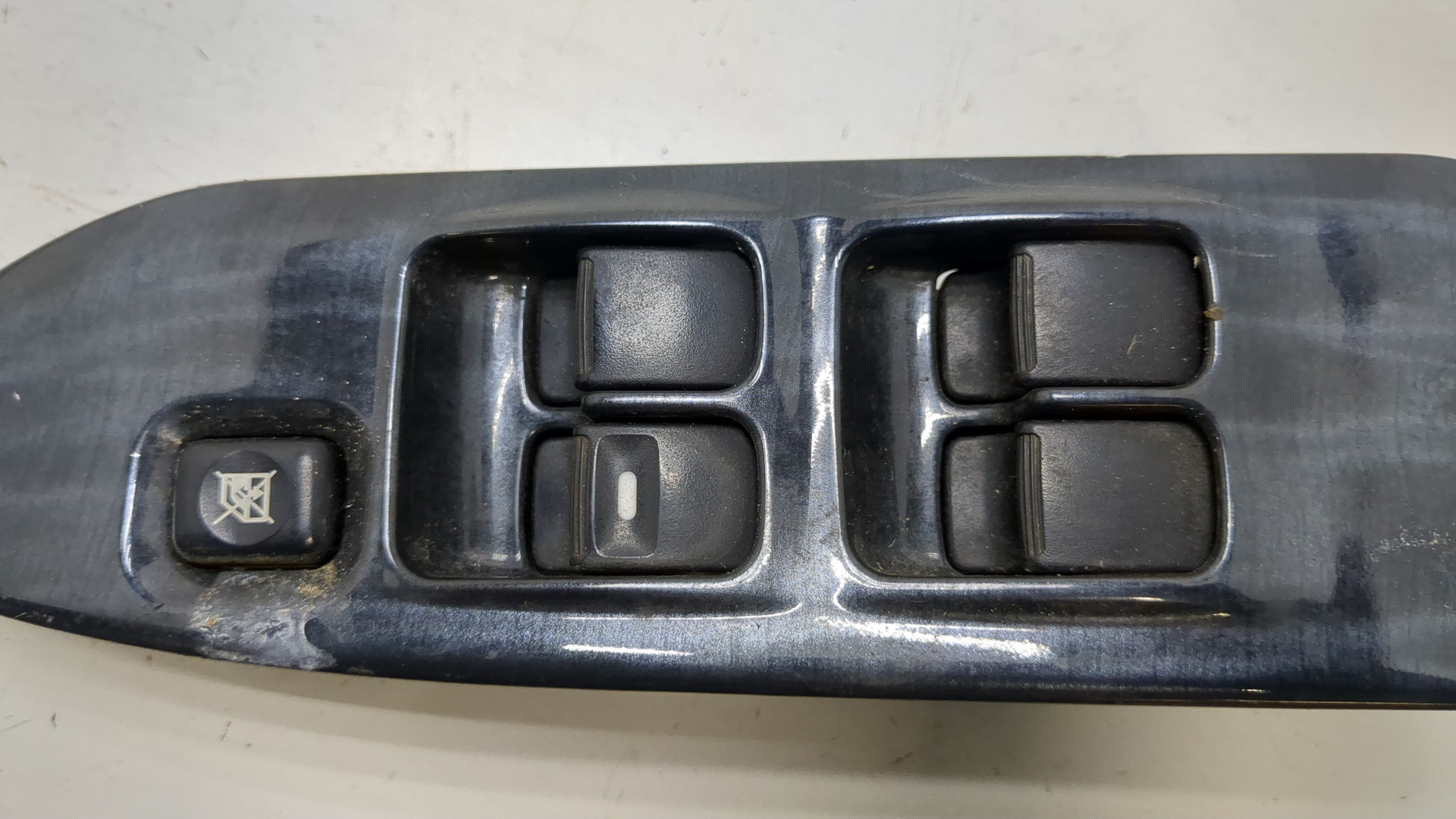 Кнопка стеклоподъемника