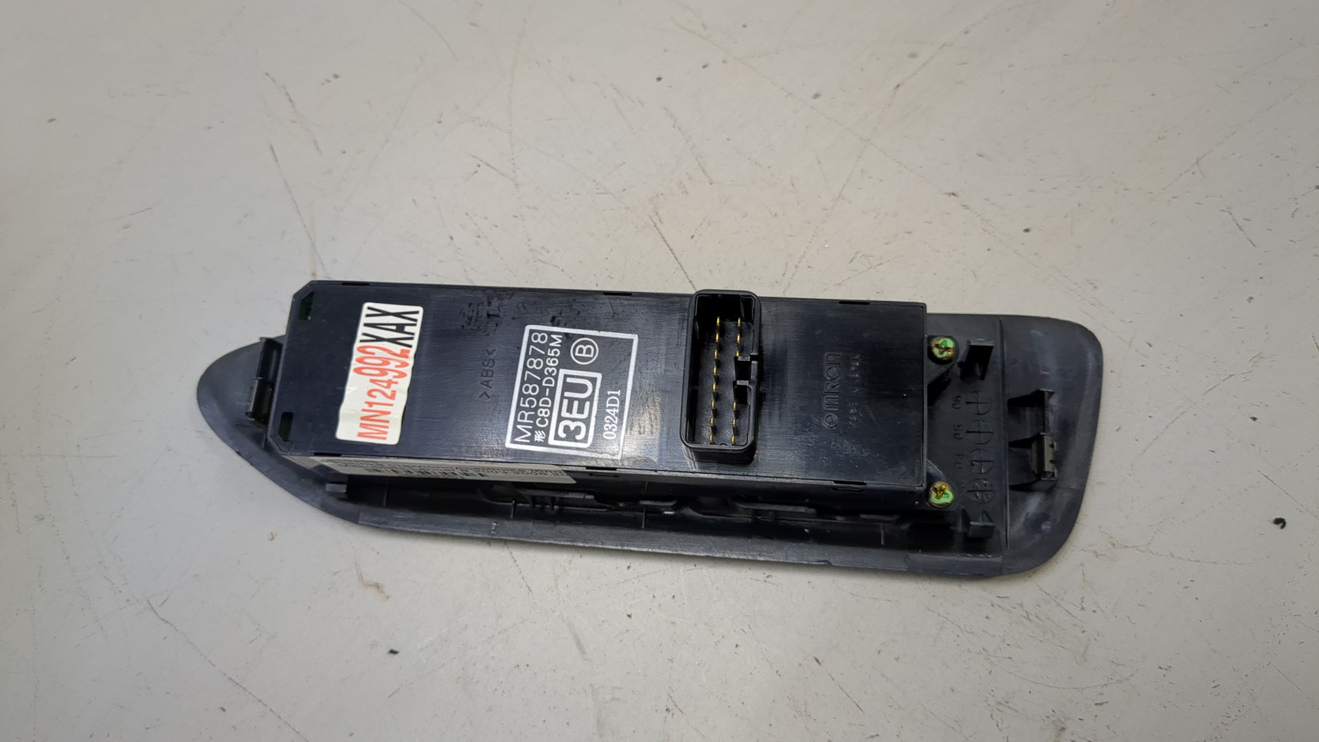 Кнопка стеклоподъемника