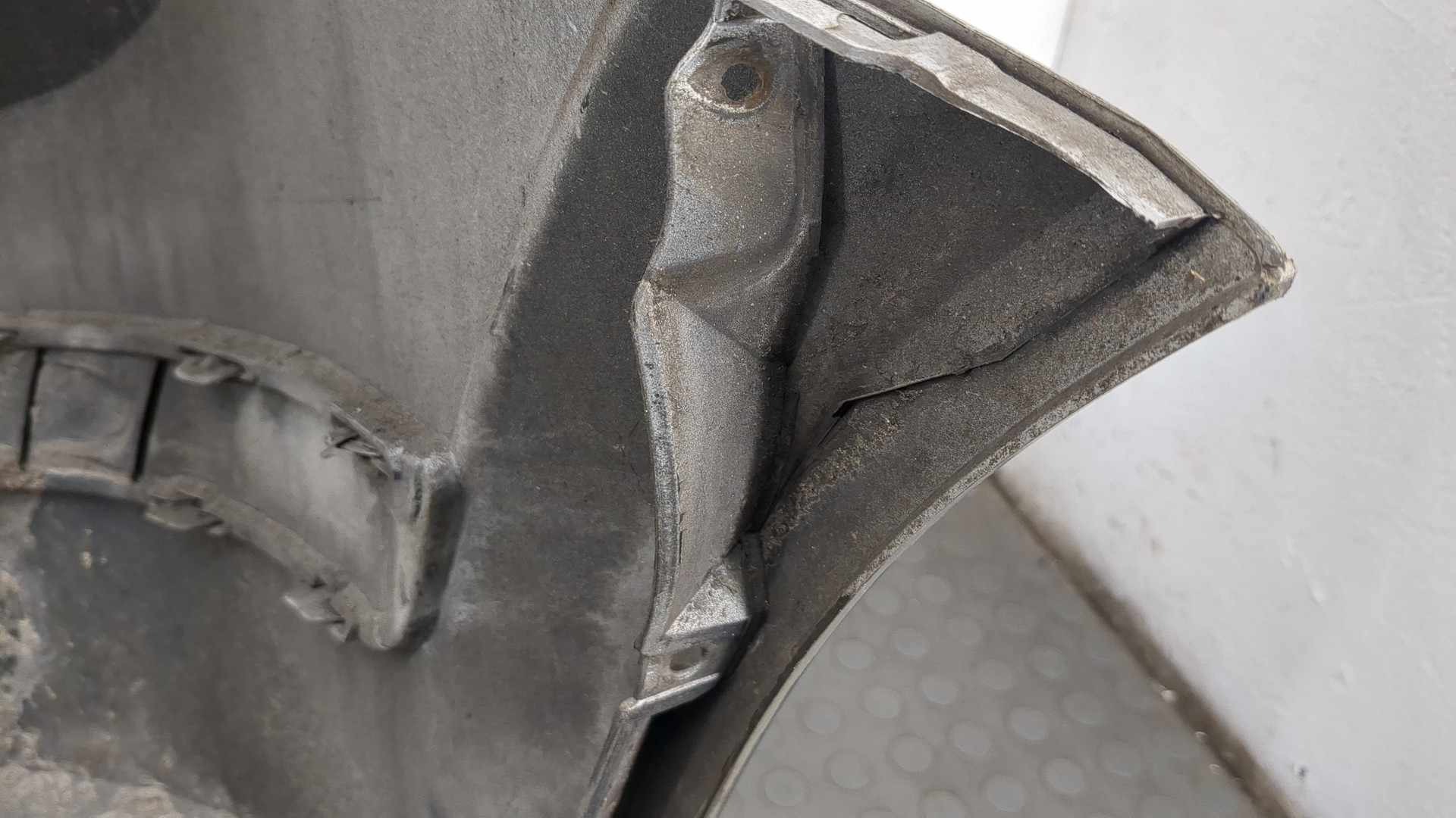 Бампер задний