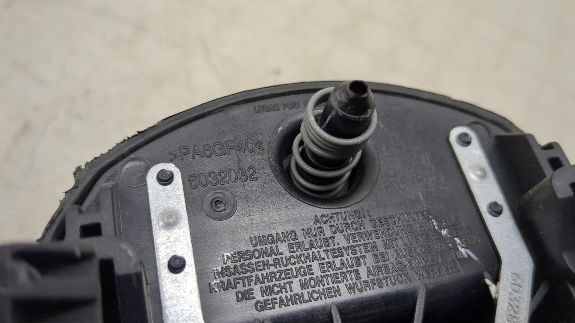 Подушка безопасности в рулевое колесо