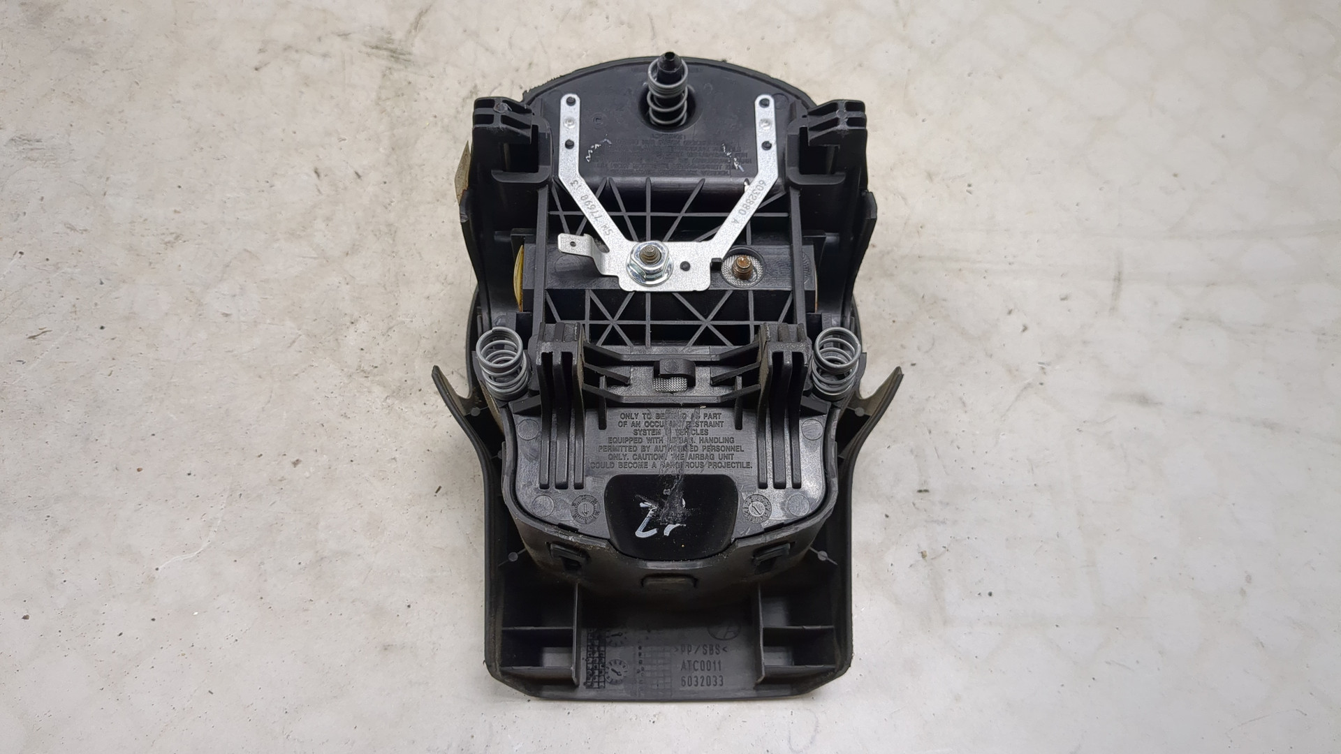 Подушка безопасности в рулевое колесо