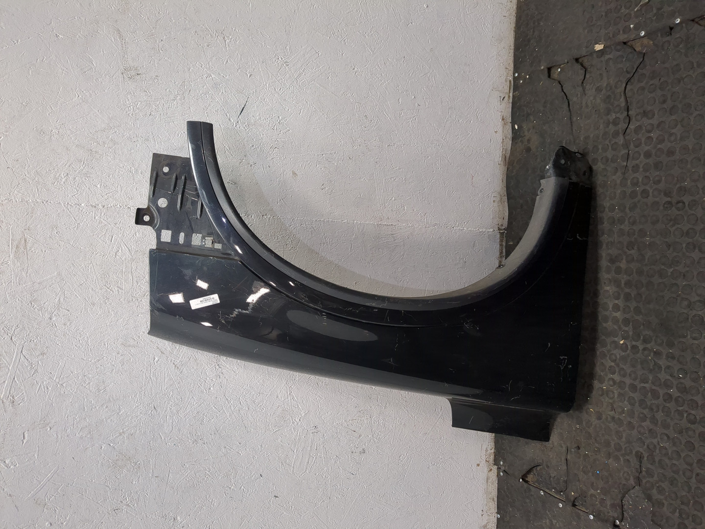 Крыло переднее правое