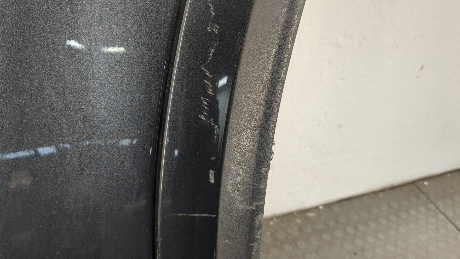 Крыло переднее правое