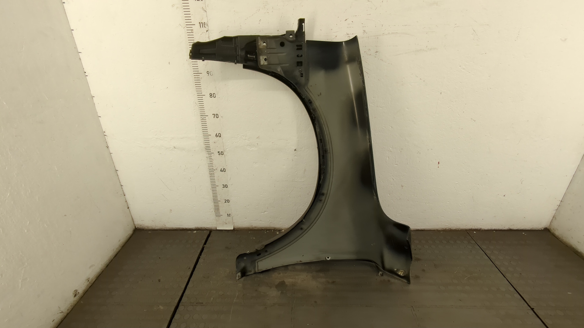 Крыло переднее правое