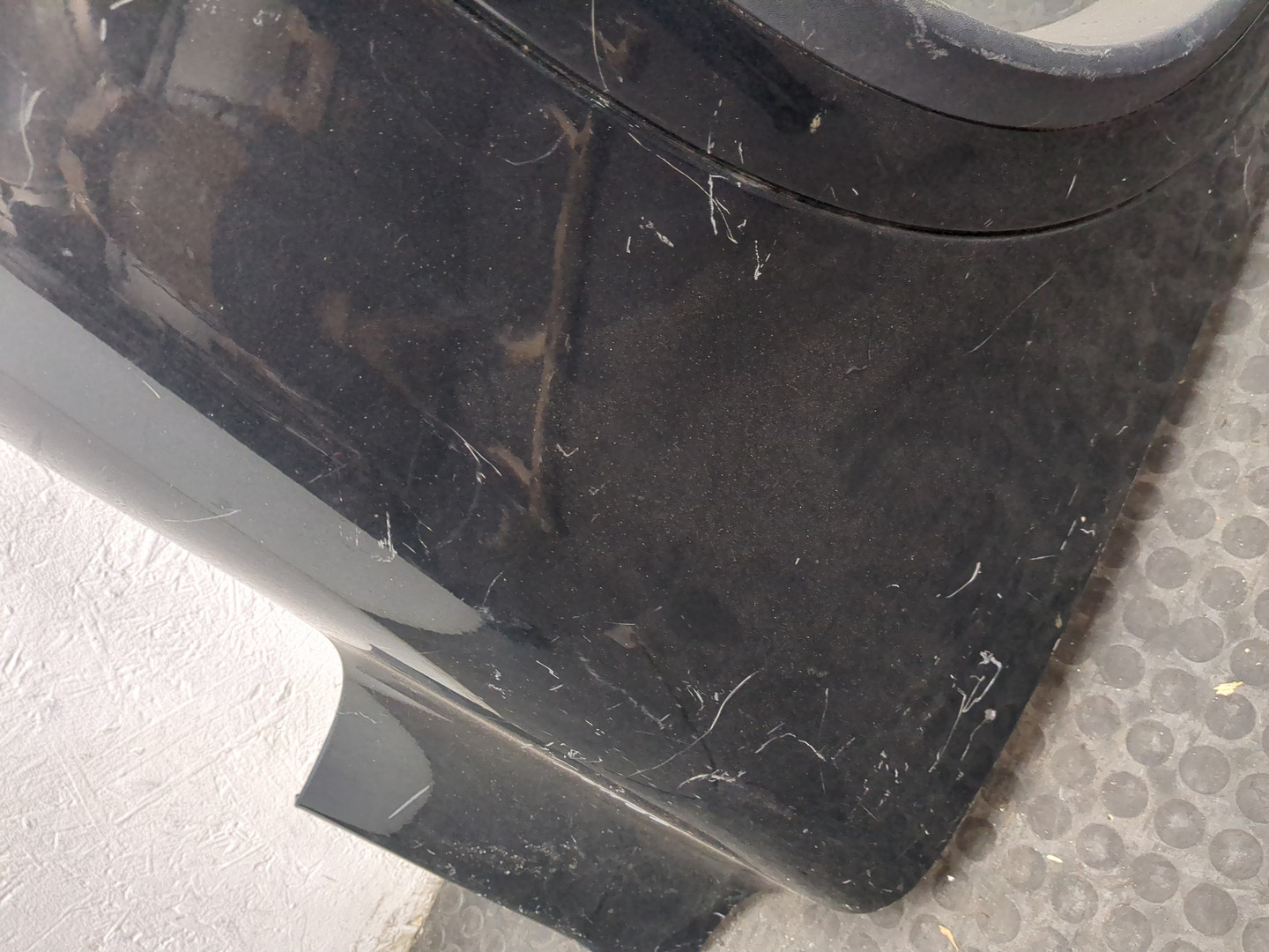 Крыло переднее правое