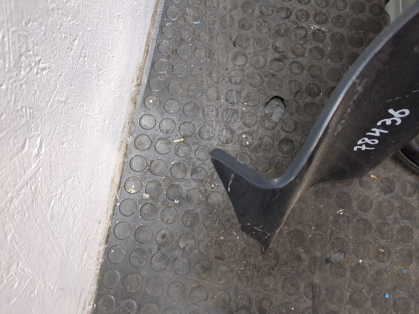 Крыло переднее правое