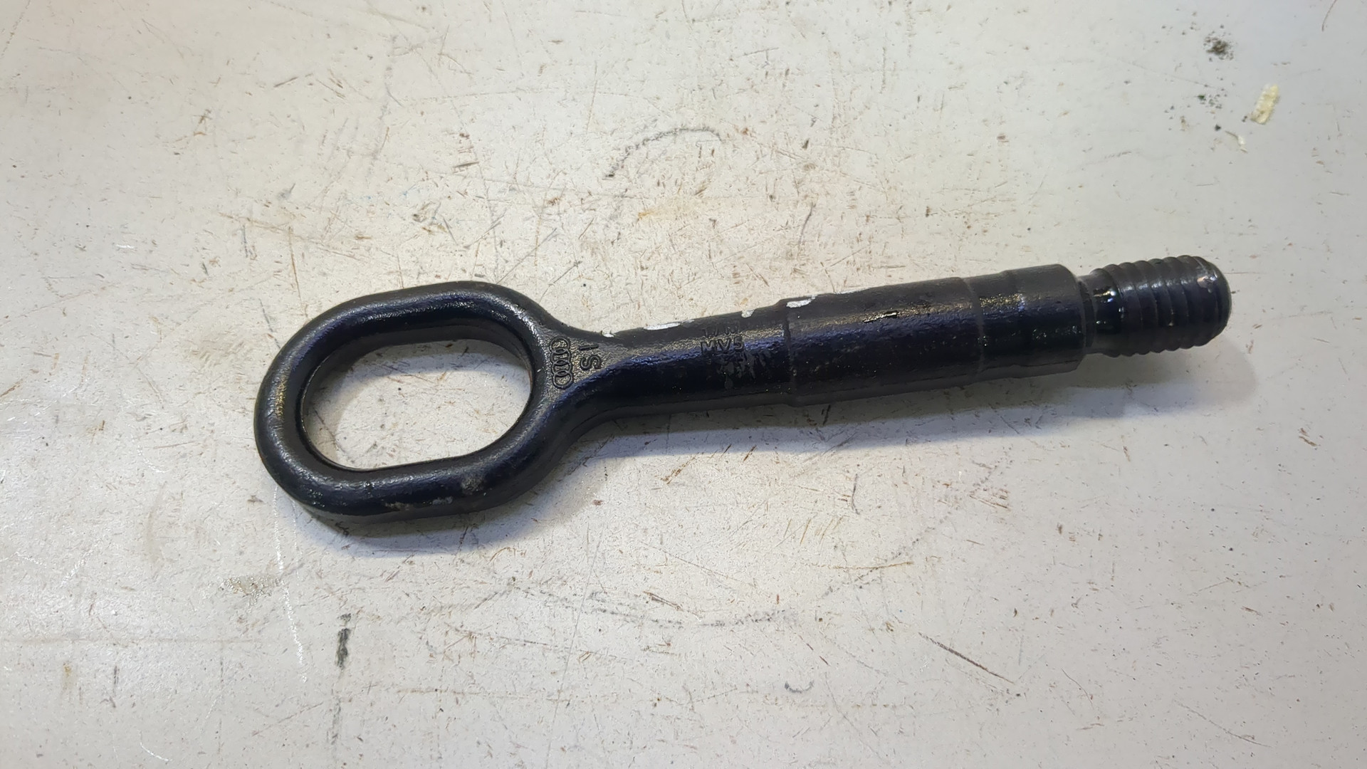 Крюк буксировочный