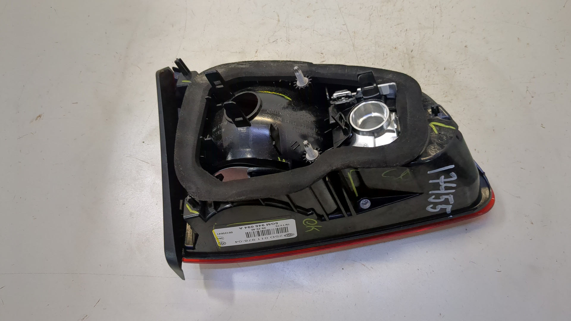 Фонарь задний внутренний правый