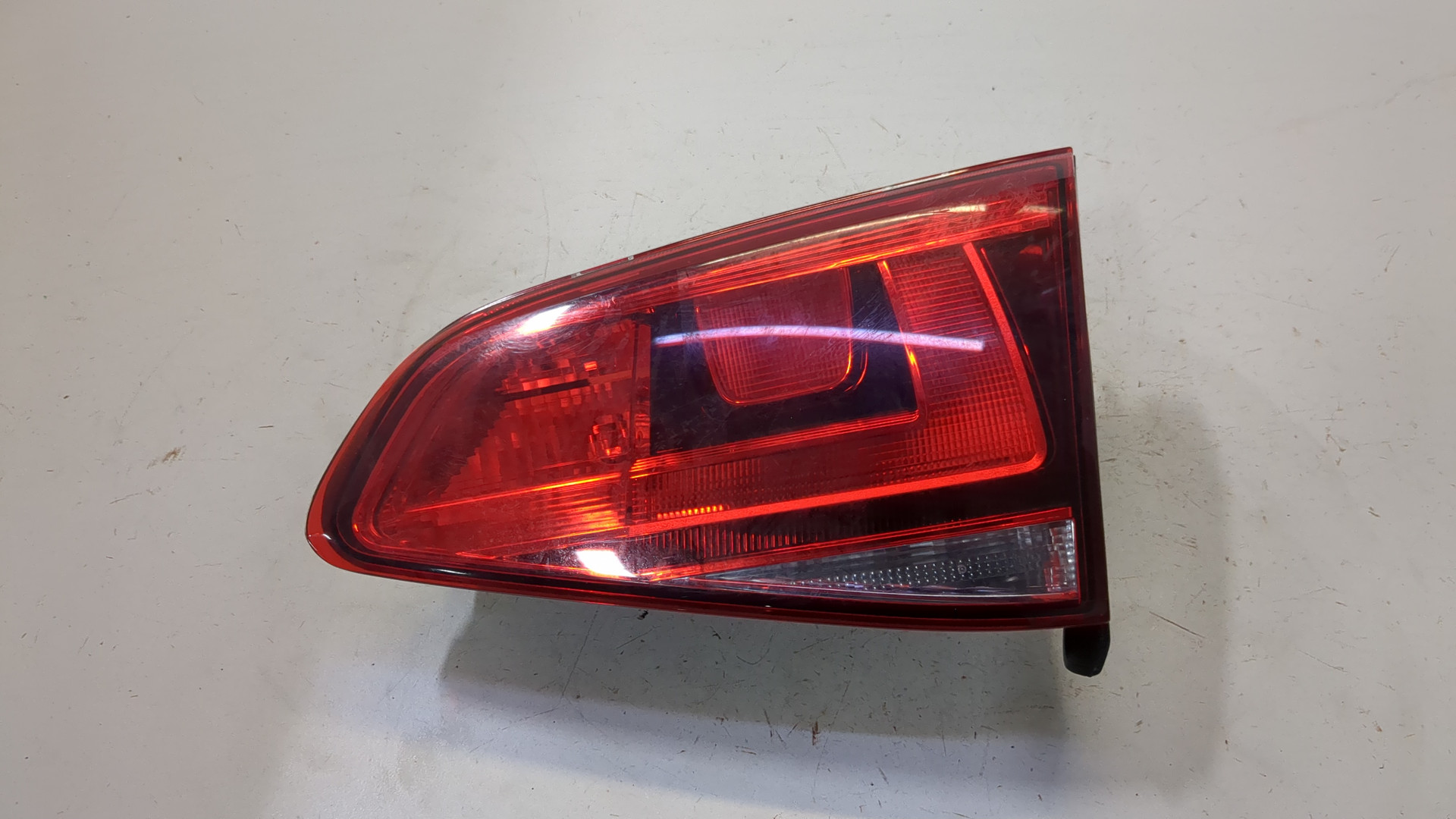 Фонарь задний внутренний правый