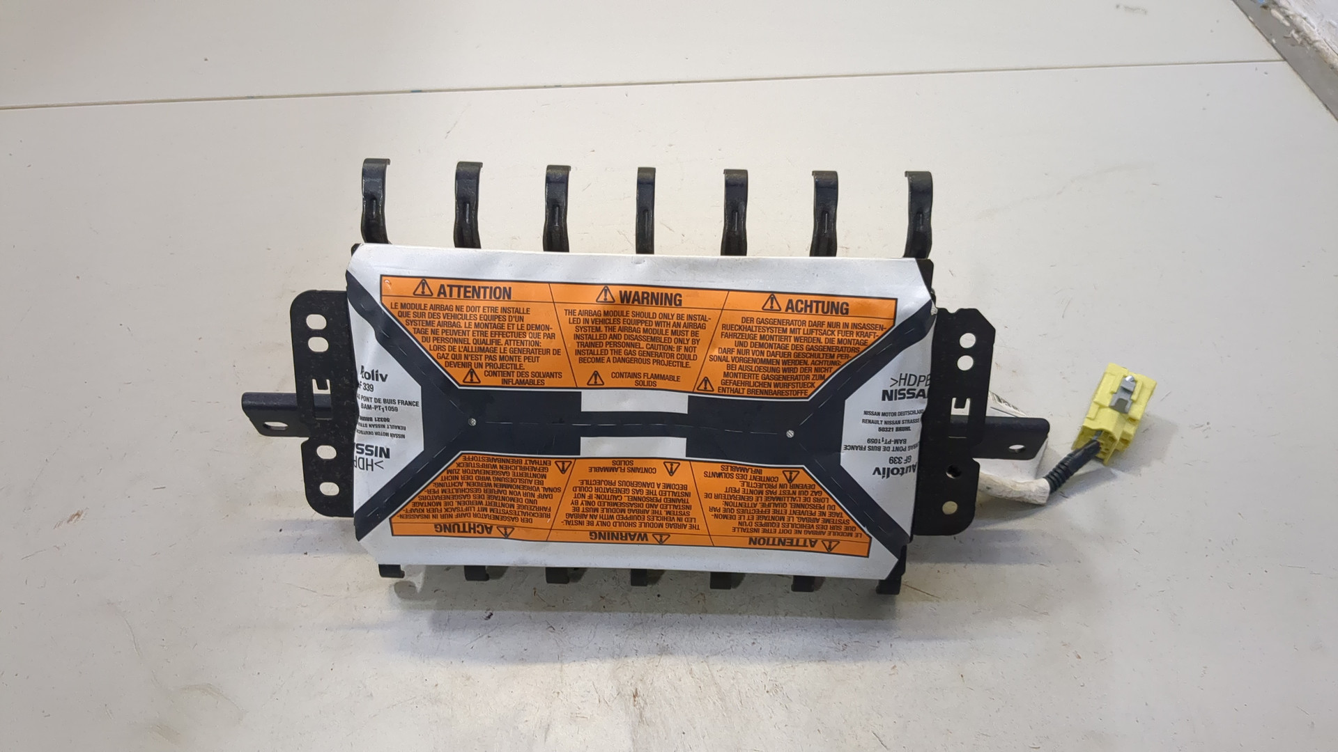 Подушка безопасности пассажирская (в торпедо)