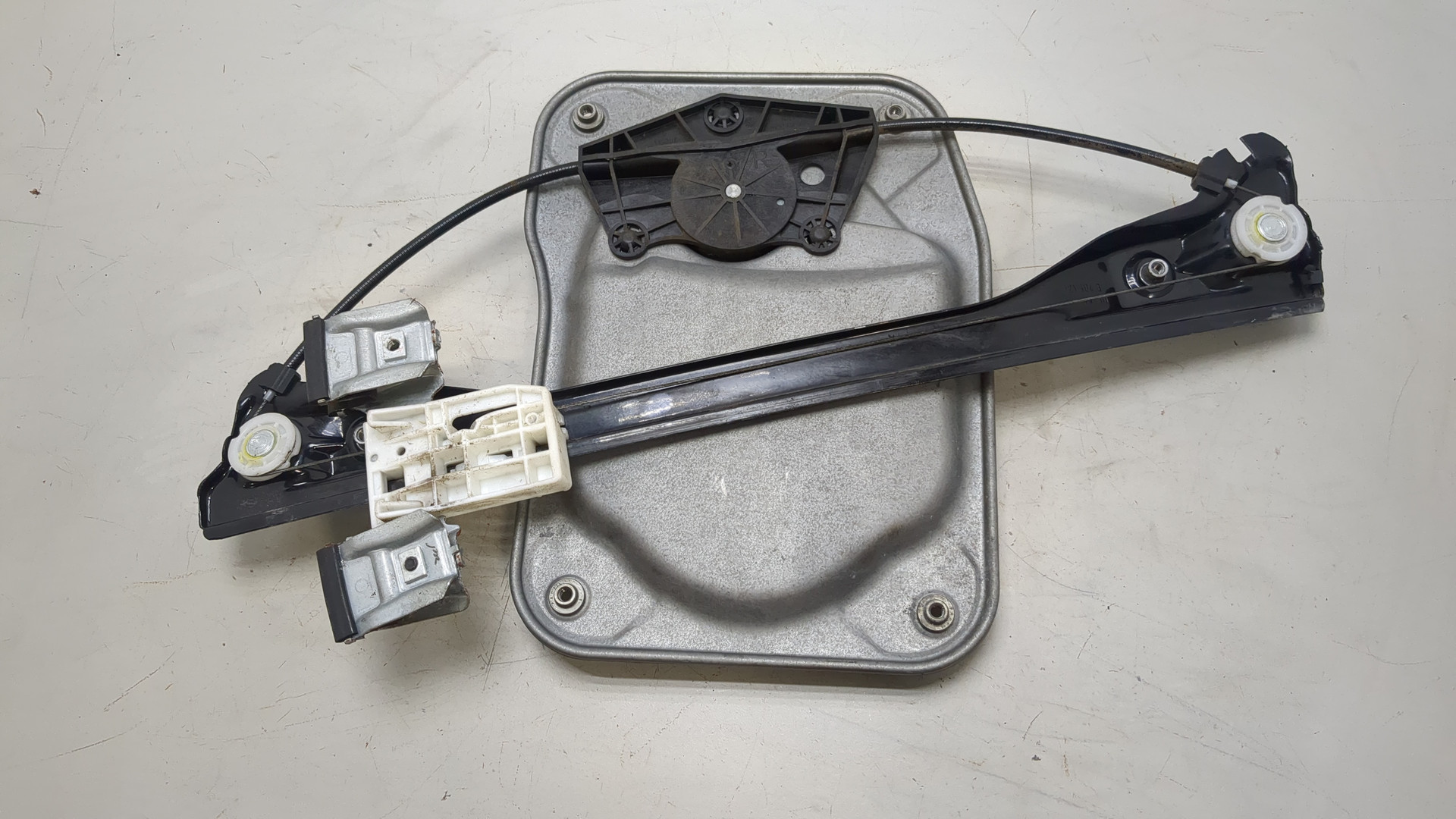 Стеклоподъемник электр. передний правый