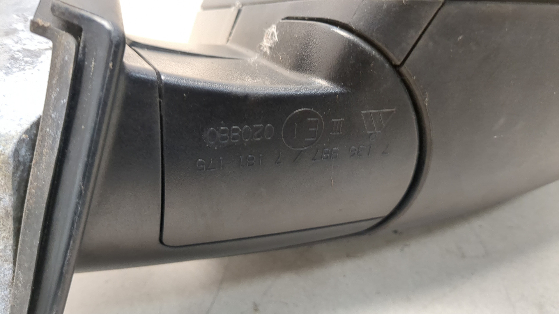 Зеркало правое электрическое