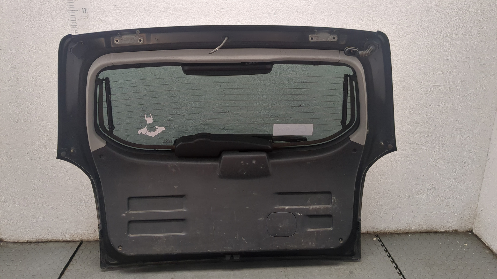 Дверь багажника