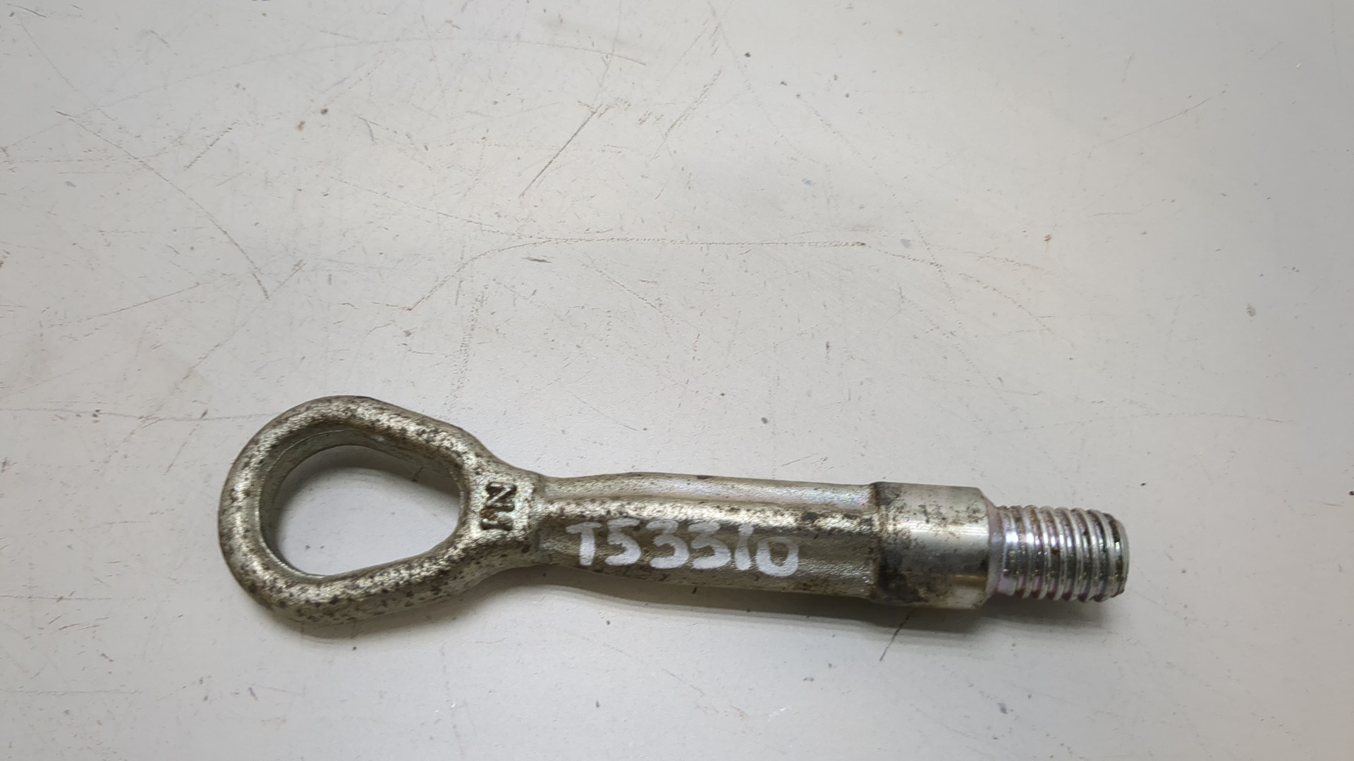 Крюк буксировочный