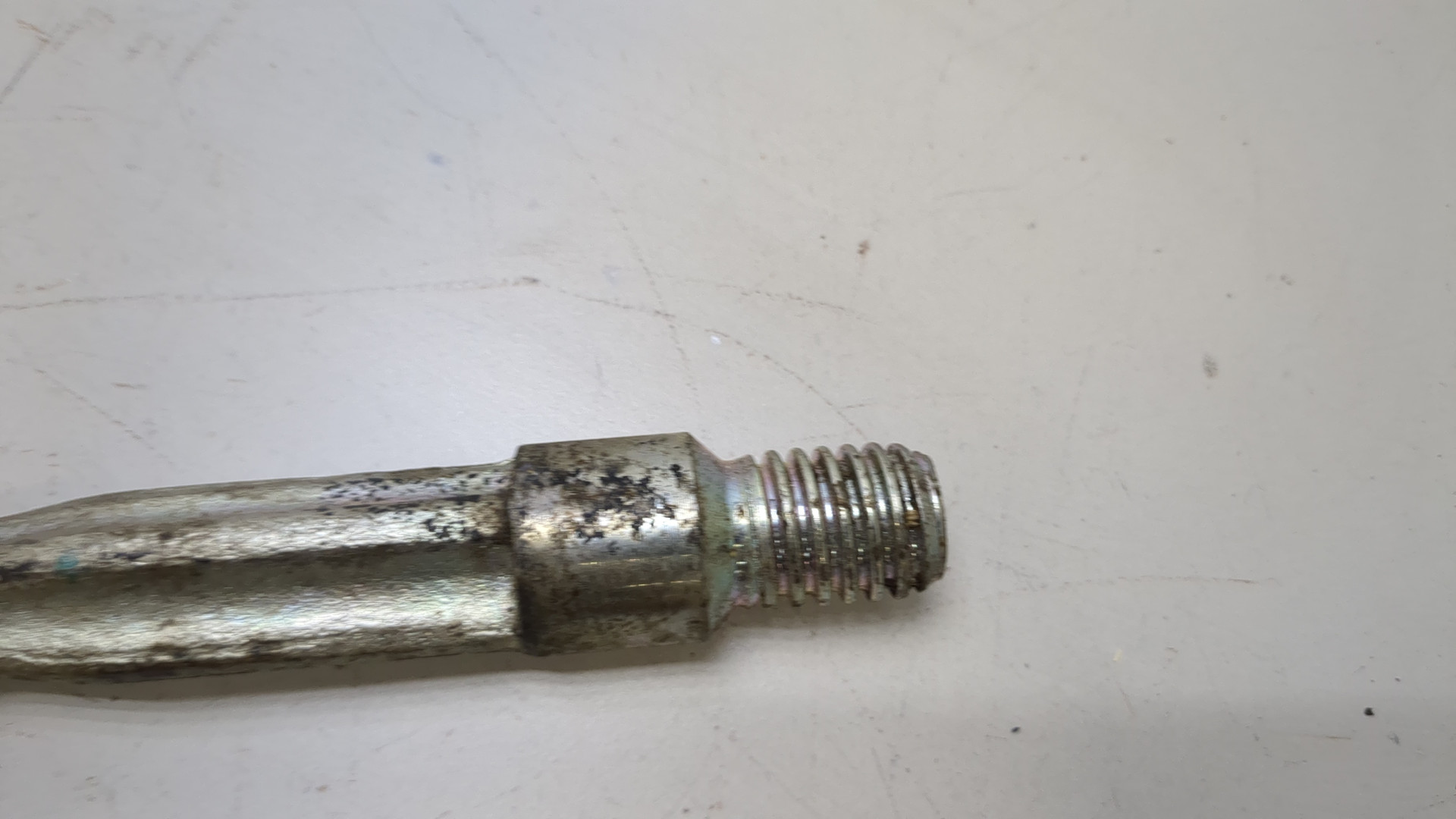 Крюк буксировочный