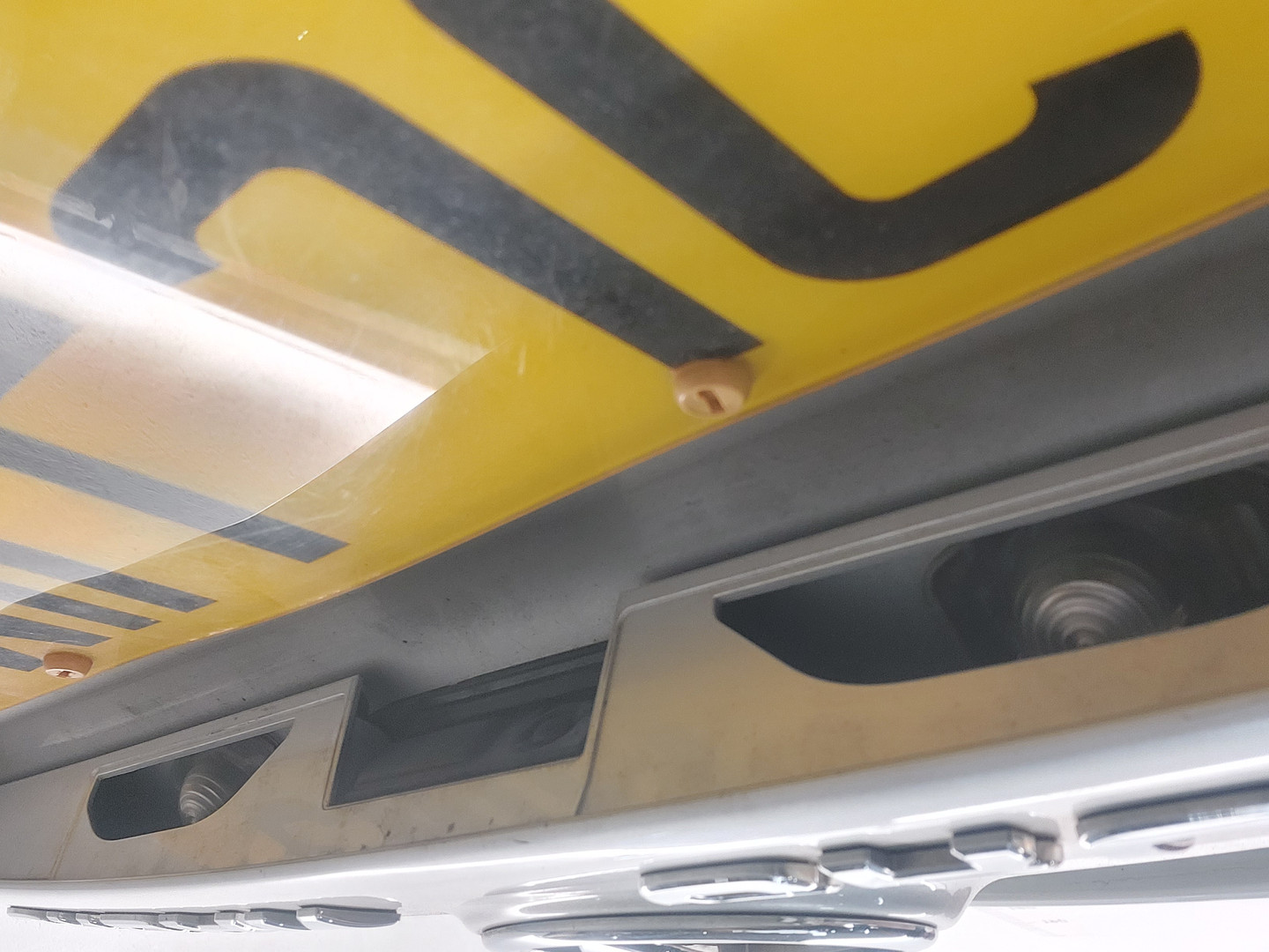 Дверь багажника