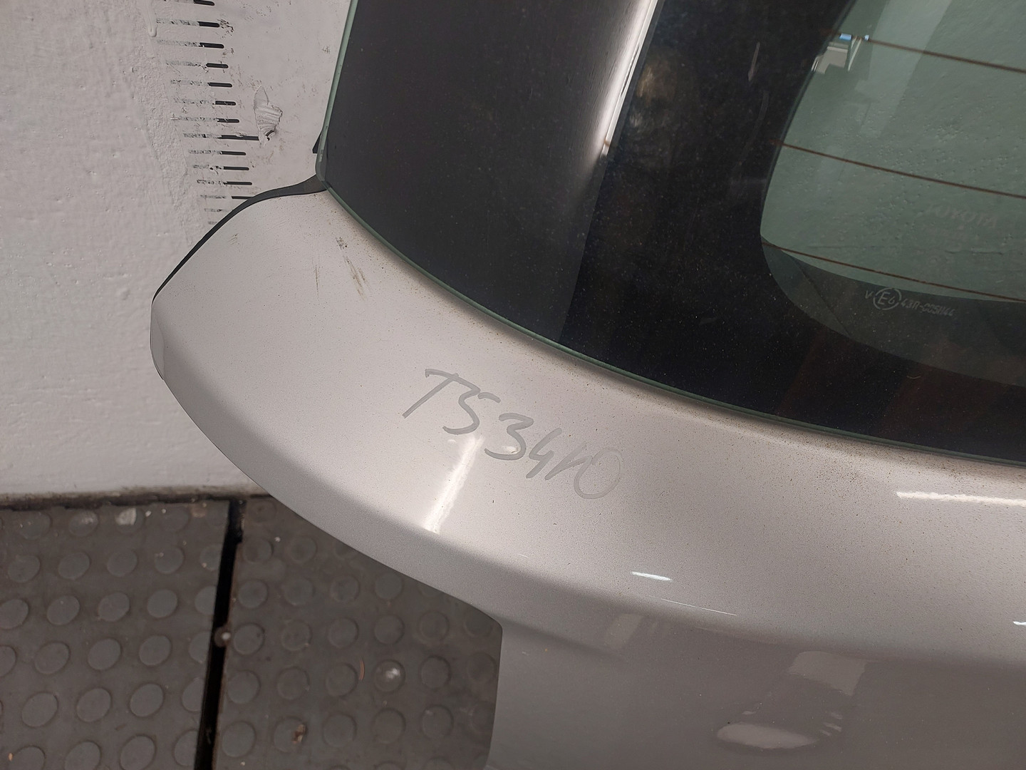 Дверь багажника