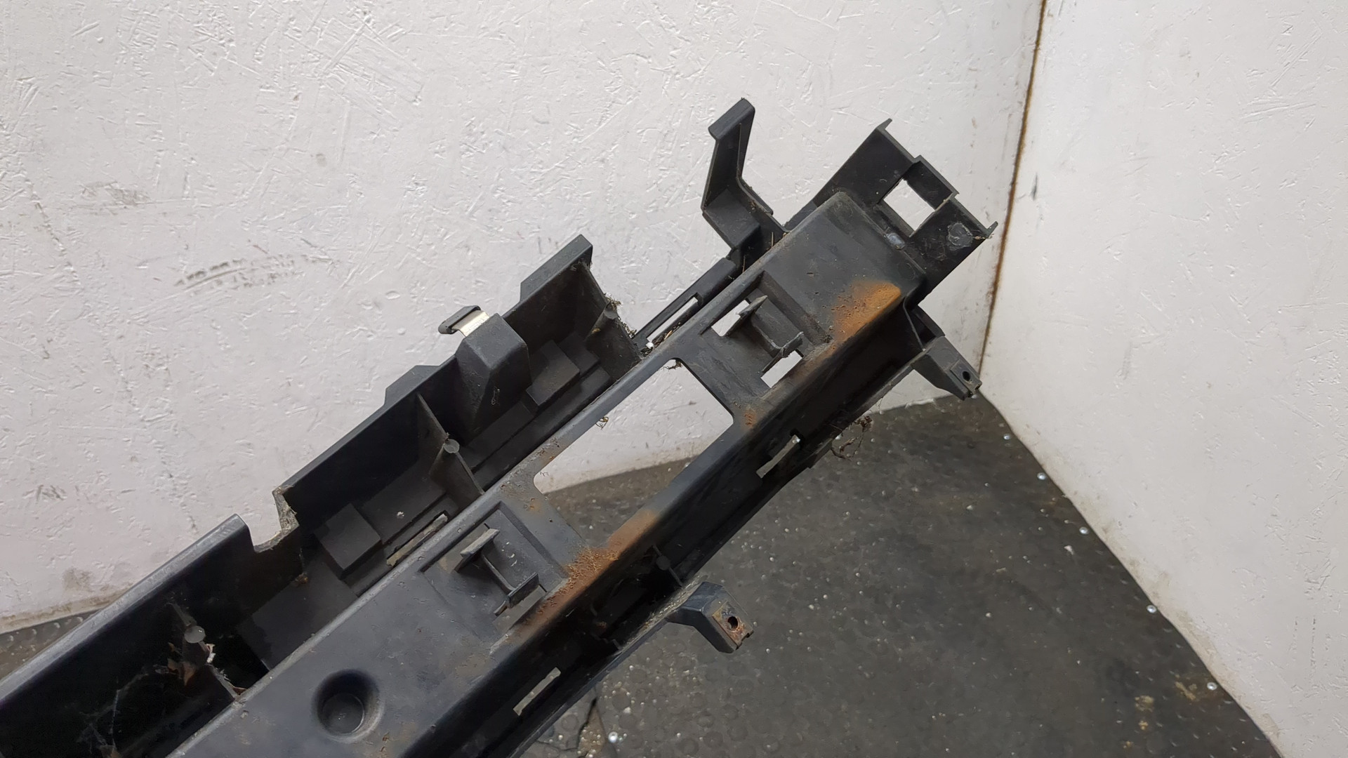 Кронштейн переднего бампера