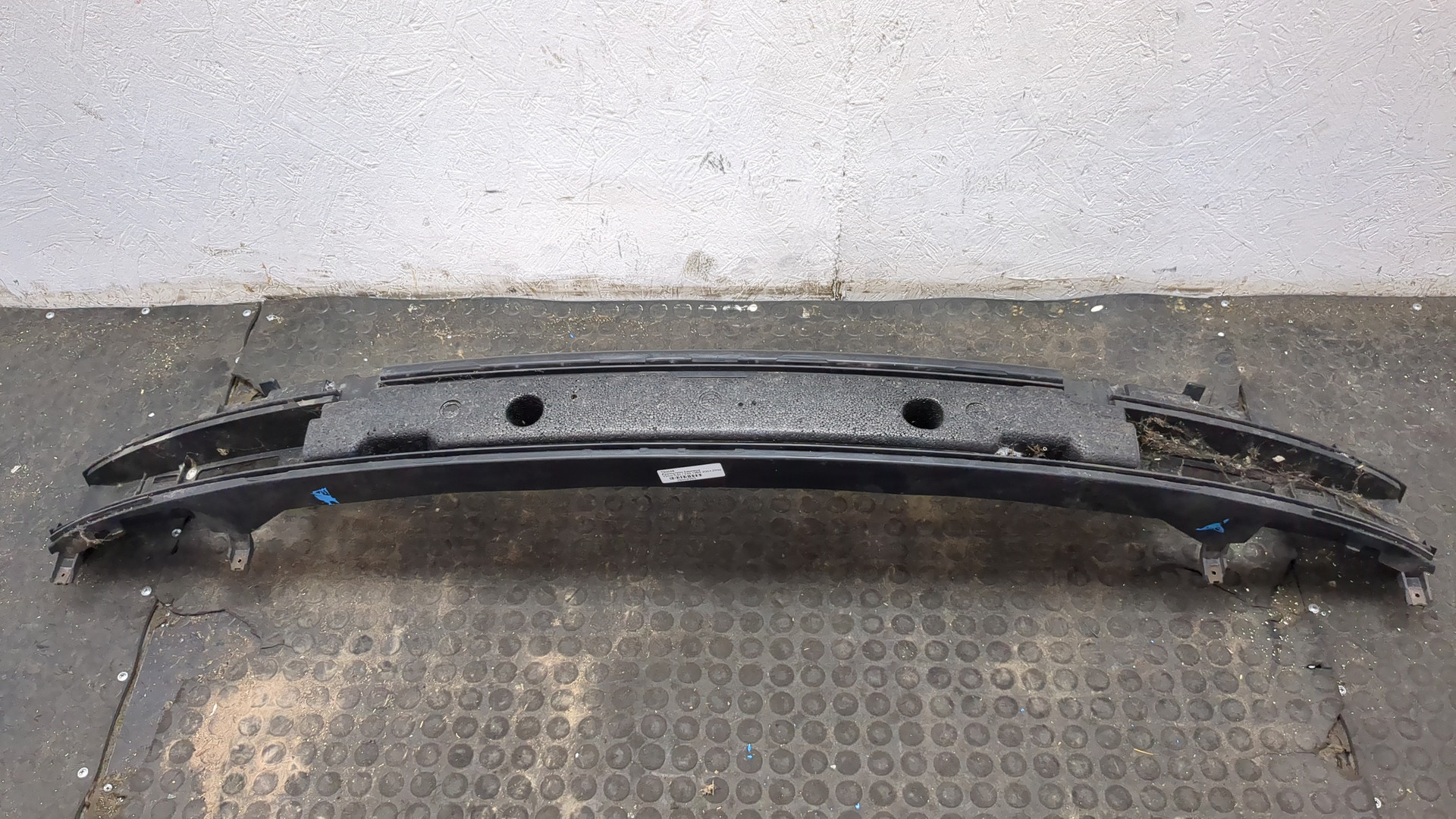 Кронштейн переднего бампера