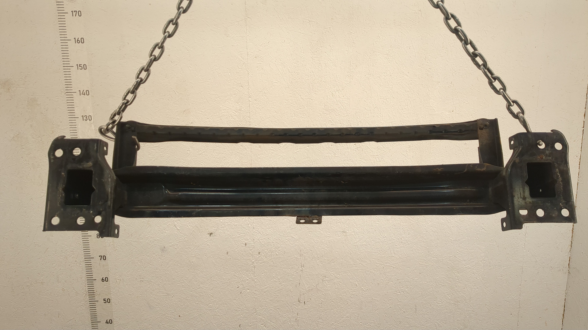 Усилитель переднего бампера