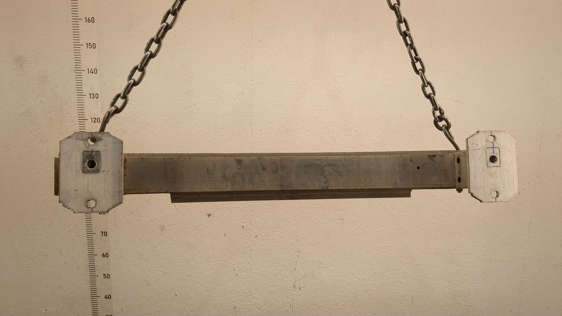 Усилитель заднего бампера