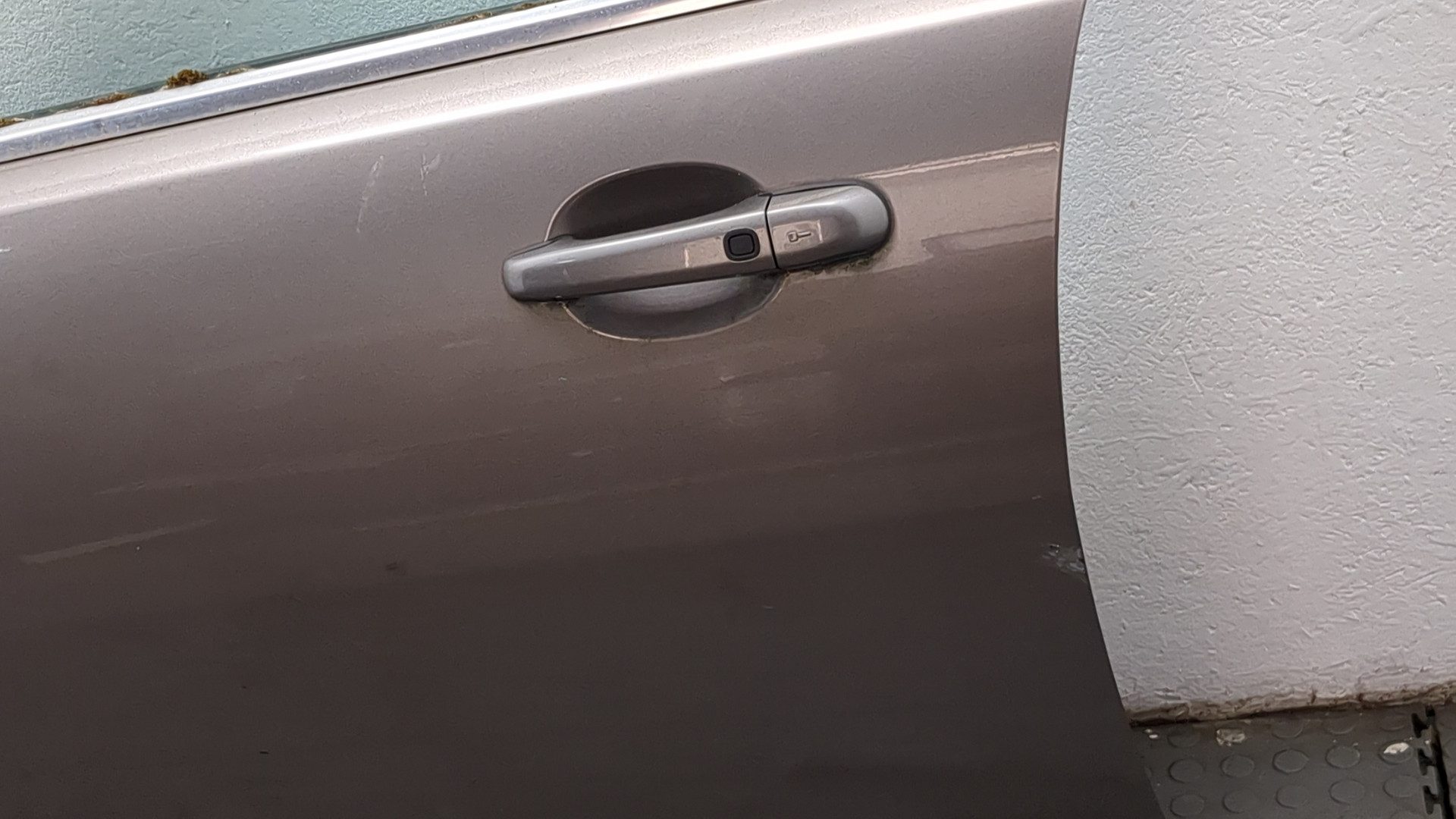 Дверь передняя левая