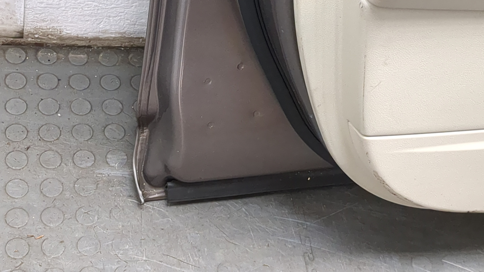 Дверь передняя левая