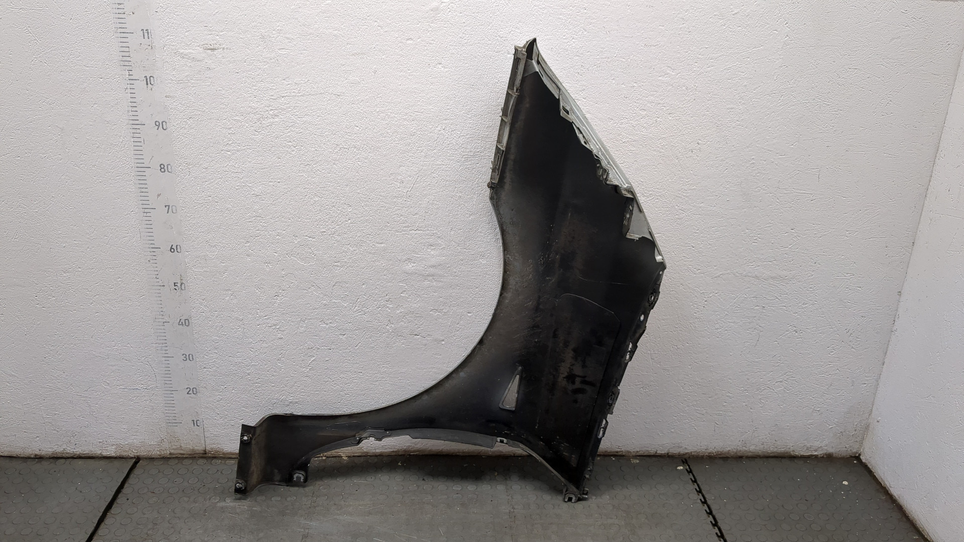 Крыло переднее правое