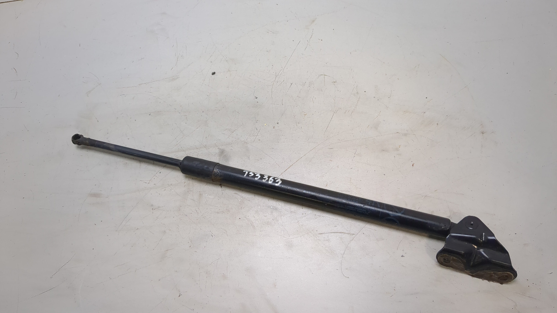 Амортизатор крышки багажника