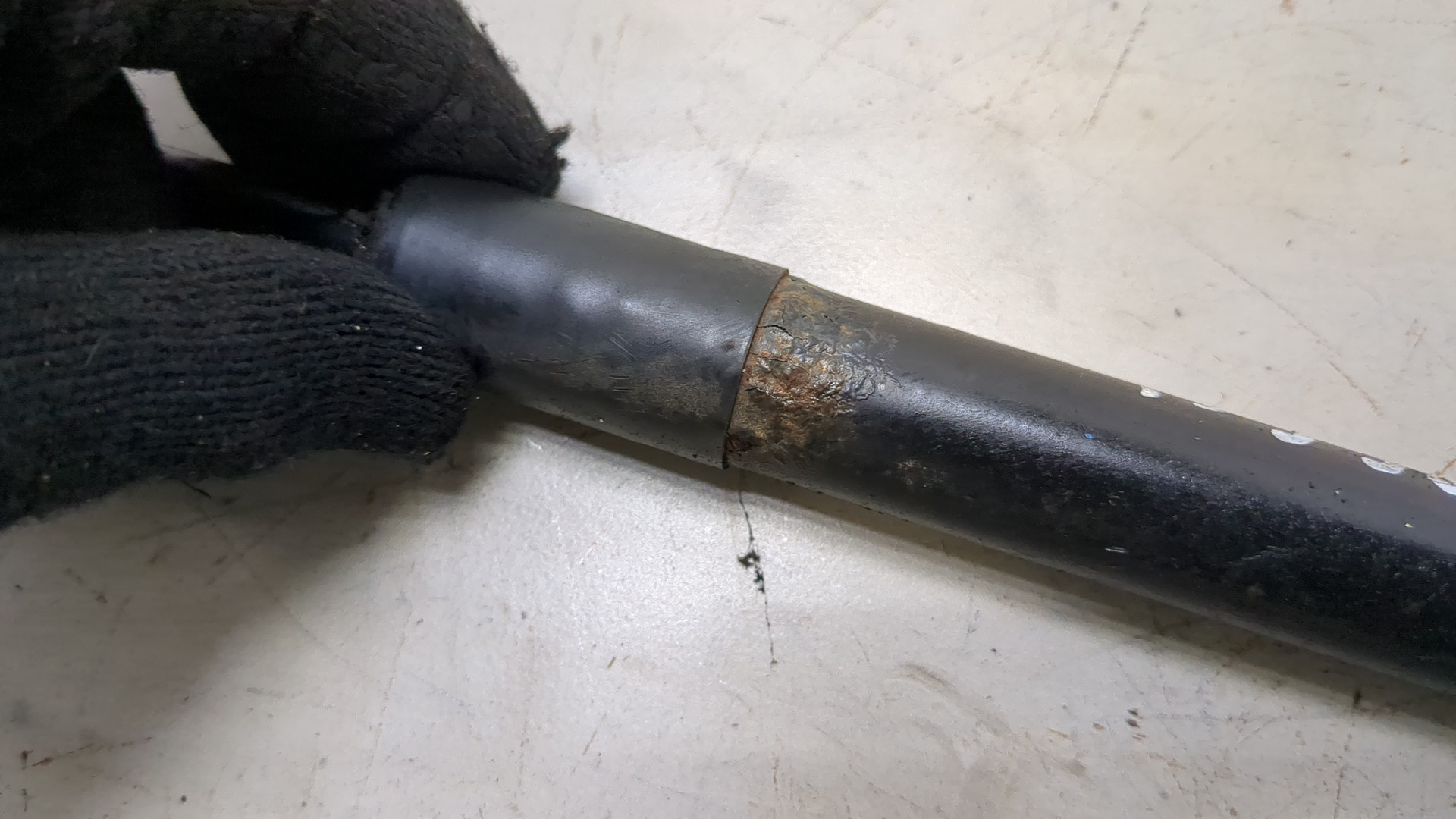 Амортизатор крышки багажника