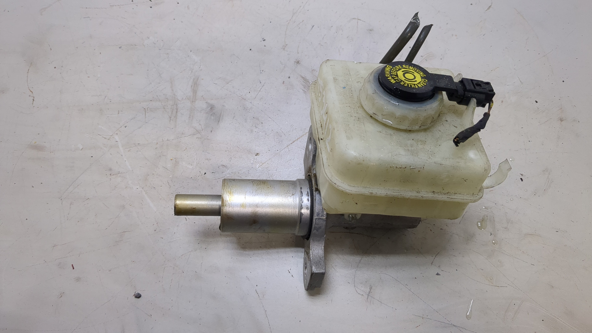 Цилиндр тормозной главный