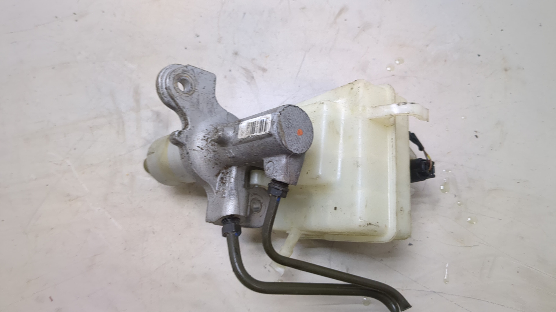 Цилиндр тормозной главный