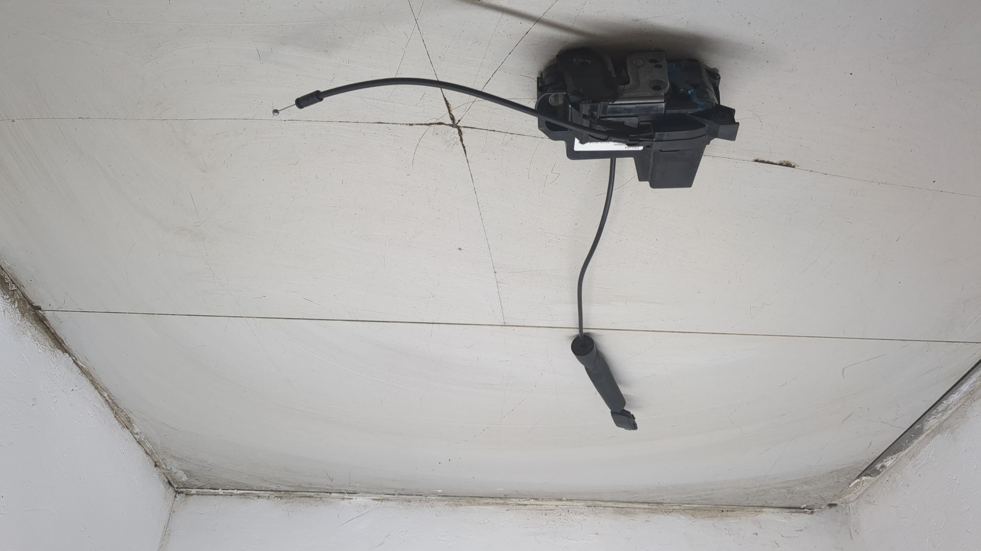 Замок двери передней левой