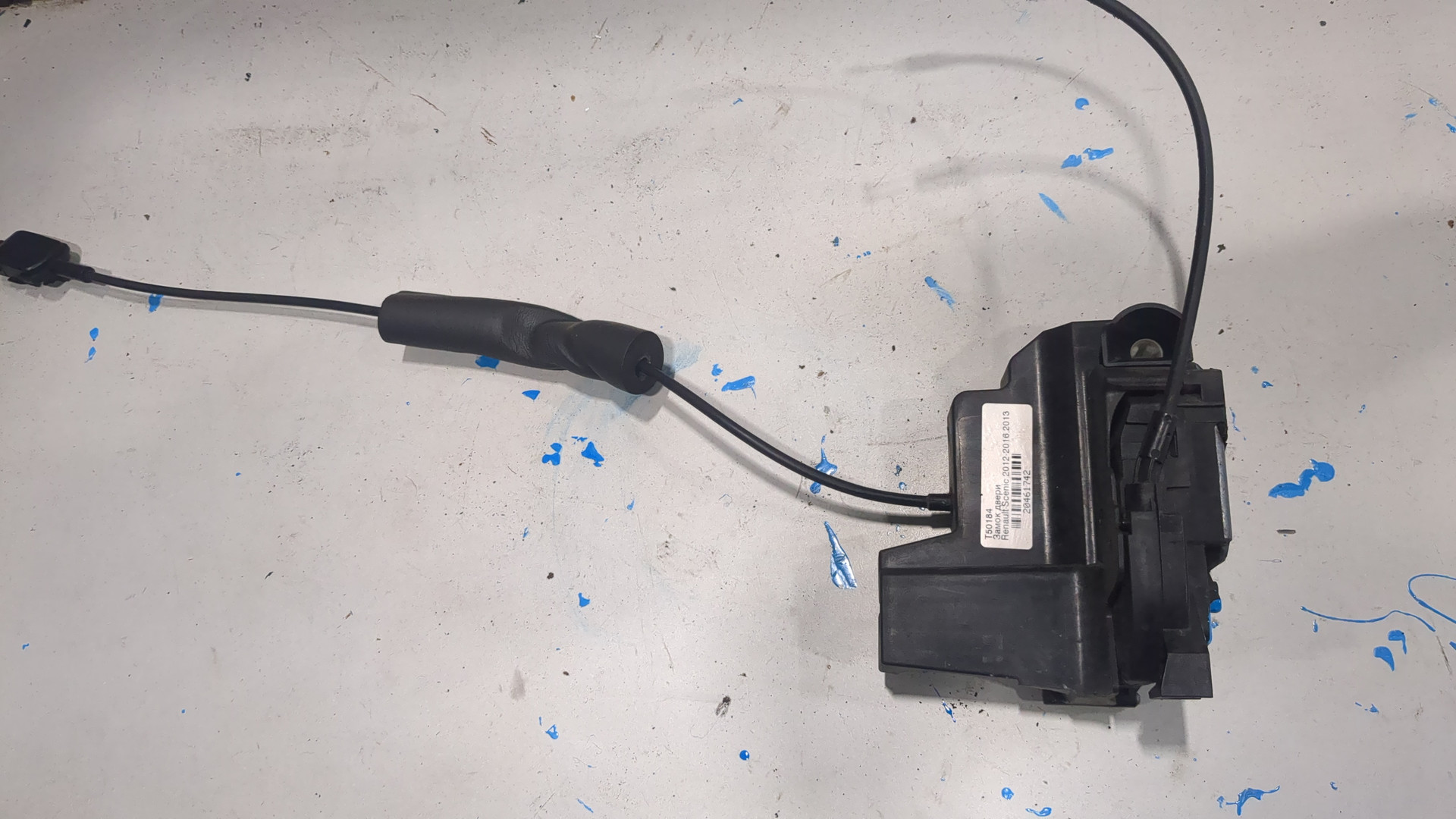 Замок двери передней левой