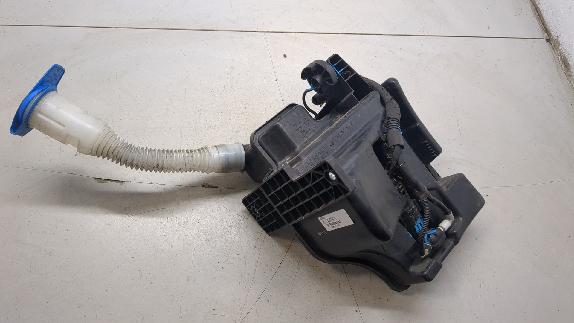 Бачок омывателя лобового стекла