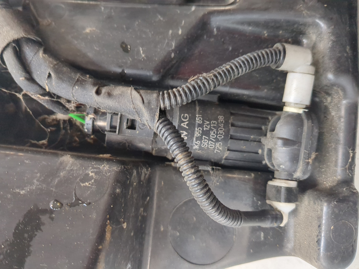 Бачок омывателя лобового стекла