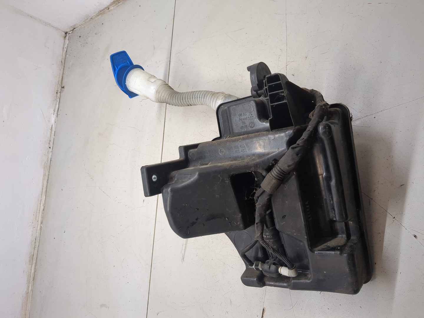 Бачок омывателя лобового стекла