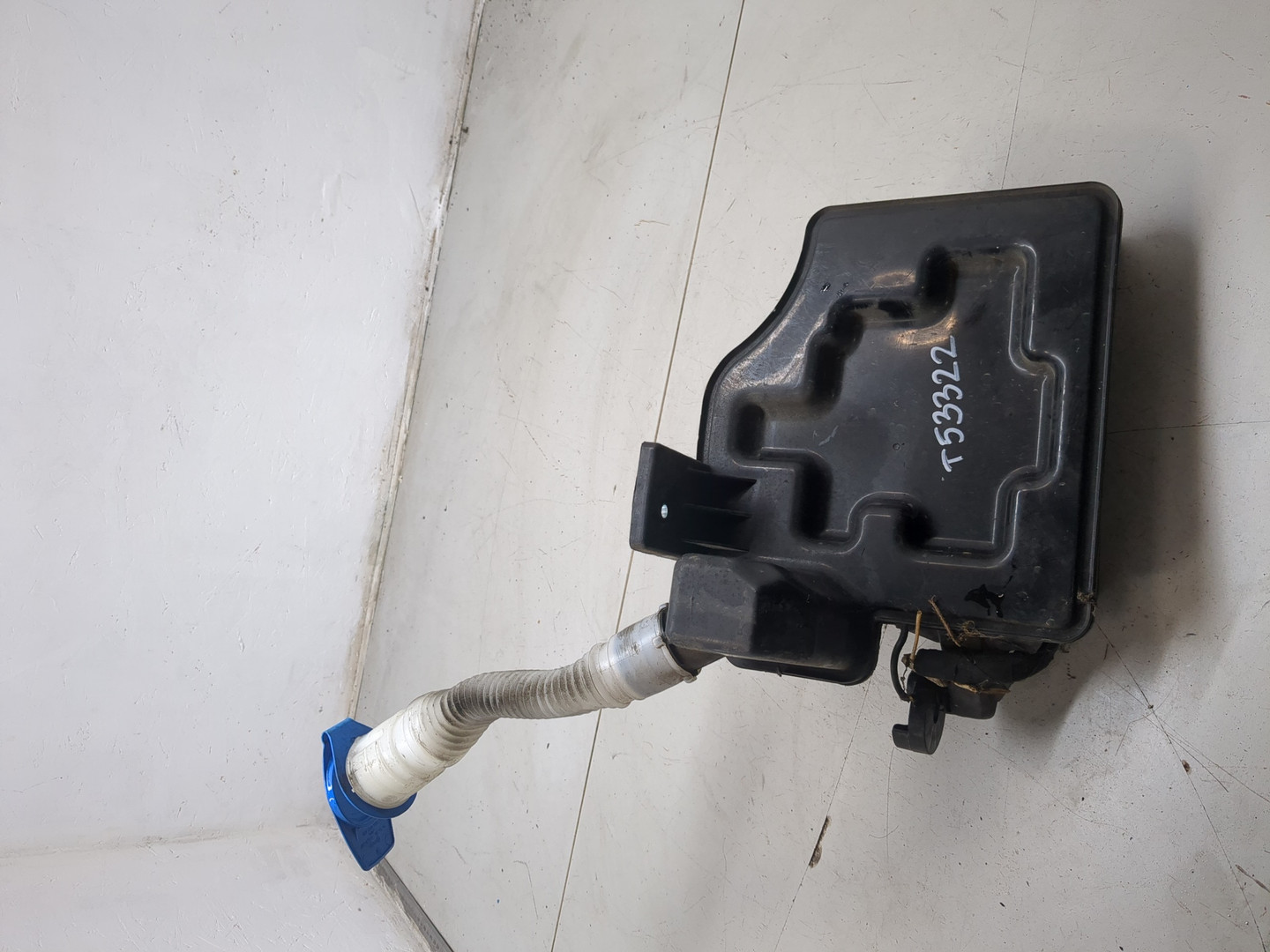 Бачок омывателя лобового стекла