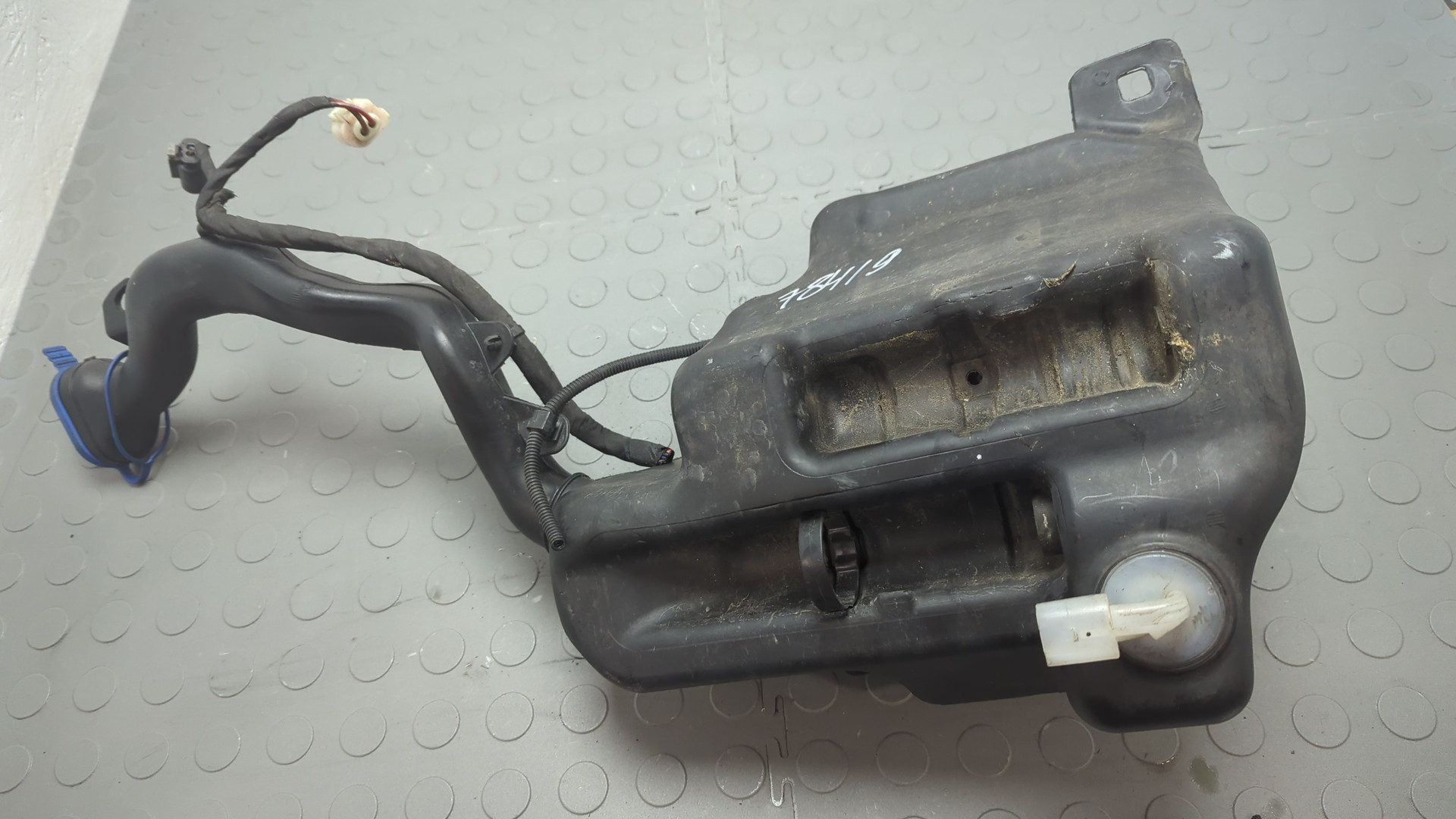 Бачок омывателя лобового стекла