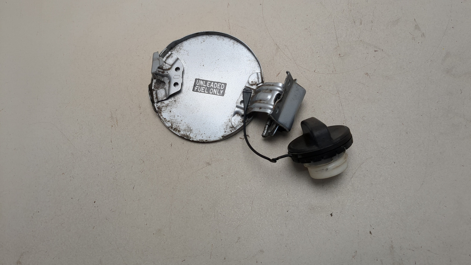 Лючок бензобака